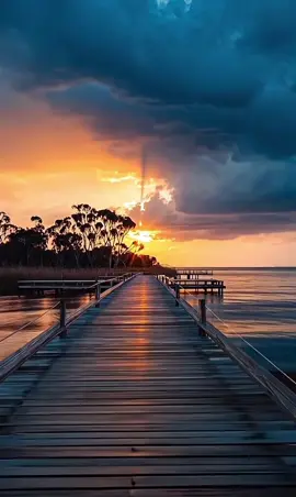 🤍  🕊️ Perder a un ser querido es como ver partir una parte de nuestra alma. El dolor es profundo y la tristeza parece no tener fin. Sin embargo, en medio de esta oscuridad, hay un rayo de luz que nos recuerda la belleza del amor eterno.En cada recuerdo  encontramos fragmentos de su esencia que perduran con nosotros.  Las risas compartidas, los momentos de ternura y las enseñanzas recibidas son tesoros que llevamos en el corazón. Aunque su presencia física se ha desvanecido, su espíritu sigue vivo en cada acto de amor y bondad que realizamos.La esperanza florece cuando comprendemos que el amor trasciende el tiempo y el espacio. Nuestros seres queridos no se han ido del todo; están en cada amanecer, en cada brisa suave que acaricia nuestro rostro y en cada estrella que brilla en el cielo nocturno. Su amor nos envuelve, guiándonos y fortaleciéndonos en los momentos difíciles.Permítete sentir el dolor, pero también ábrete a la esperanza. Con el tiempo, la herida se irá sanando y la tristeza se transformará en una dulce nostalgia.  Encontrarás consuelo al recordar que tu  ser querido  desea que vivas con alegría y plenitud, llevando su legado en tu corazón.Rodeado de amigos y familia, descubre que no estás solo en este viaje. Comparte tus recuerdos y permite que el amor y el apoyo de quienes te rodean sean un bálsamo para tu alma. Juntos, honramos a quienes hemos perdido, manteniéndolos vivos en nuestros corazones y en cada gesto de amor.Aunque hoy las lágrimas empañen tus ojos, mañana brillará con una nueva luz. Porque el amor nunca muere; solo se transforma, y en esa transformación encontramos la esperanza y la promesa de un REENCUENTRO ETERNO 🤲🤲✨✨✨🤍