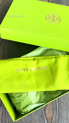 #ToryBurchPartner SO excited to be partnering with @TORY BURCH to show off my favorite Miller Sandals for back to school! Get 20% off with the 🔗 in my bio! #CFxToryBurch