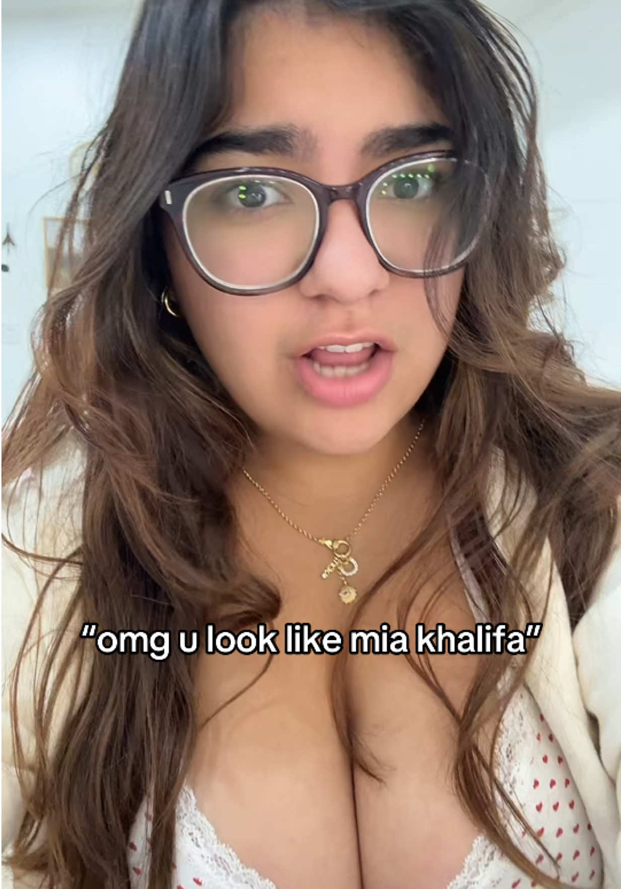 im not saying i look like her but this happens every time i’m on live lol 