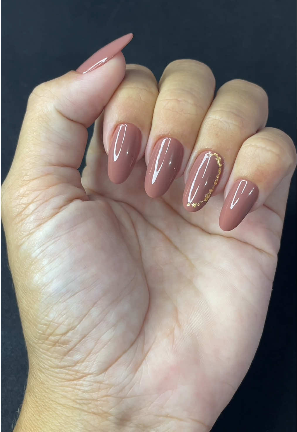 Esmaltação nude com folha de ouro 🤎✨ Id do esmalte  Cappuccino: F8Y5SI-LH7M @Mercado Livre Moda  #unhas #nail #nailinspo  #OMelhorDaBeleza #MercadoLivreModa