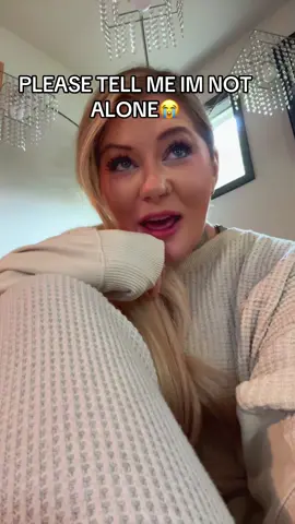 I’m carrying 50 pounds on my back every day. I don’t even have room to fit my lunchbox #creatorsearchinsights #Vlog #fyp #paidpartner #college 