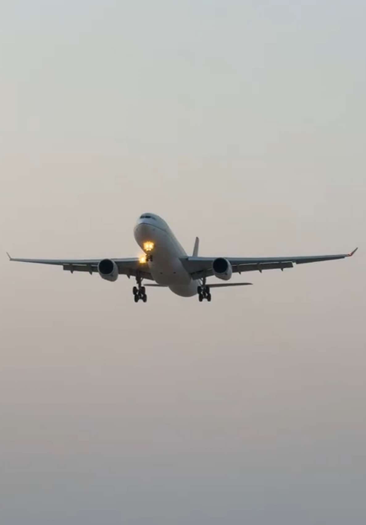 هبوط طائرة السعودية A330 ✈️ #محمد_عبده #اكسبلور 
