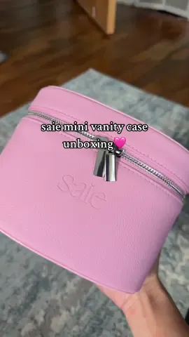 best day ever i’ve been waiting for this🤍🤍 @Saie @Laney #saie #saiebeauty #saieminivanitycase #saievanitycase #vanitycase 