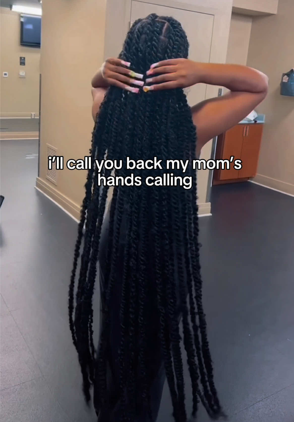 She’s the best Braider ik ALL FOR FREE 🥰🥹 #braids #bohobraids  #knotlessboxbraids #passiontwists #distressedlocs #fyp 