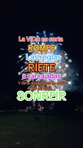 La vida es tan corta rompe las reglas ríete  a carcajadas y no te arrepientas de nada que te haga sonreír muñeca#preciosa #frases# TikTok #viral para ti