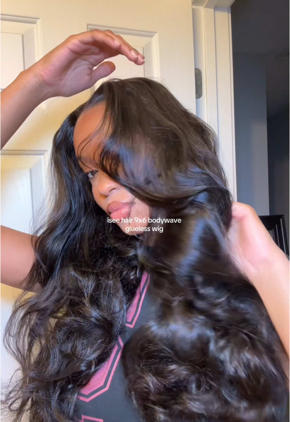 this hair is everything!!! we love an easy install thanks to @ISEEHAIR @iseehairshop 🛍️ •  #iseehairbeauty #iseehair #gluelesswig #install #iseehairbrandday 