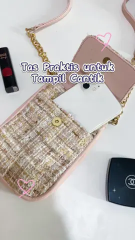 Mau tampil chic tapi nggak mau ribet? Tas tweed ini jawabannya! Kompak, praktis, dan bisa langsung upgrade gaya kamu seketika 💼💖 . 🌸 Desain unik dengan sentuhan elegan 📱 Muat gadget dan barang penting ✨ Nyaman dipakai ke mana aja . Waktunya tampil beda, yuk ambil sekarang! 💕 #TasTweed #OOTDInspo #Fashionista #ChicStyle #TasKekinian