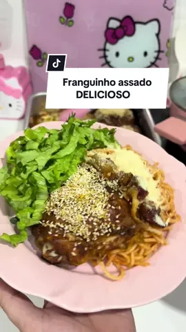 Jantinha cheia de ânimo de ter entrado no Segundo Trimestre da Gestação 🤰🏻🥰  . Frango Assado (coxa e sobrecoxa) com cebola e bacon, bem temperadinho e com crostinha de gergelim 🍗