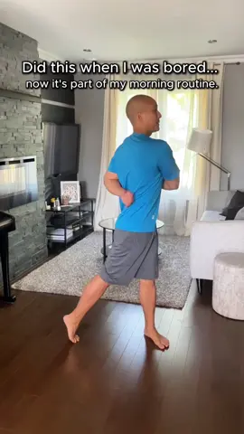 This twisting routine may look simple, but it trains some of the most important foundations for long-term health. The swinging motion stimulates circulation, helping nutrients move where they’re needed and giving you a natural lift of energy. Rotating through your hips and spine maintains joint mobility, which is critical for staying comfortable and active as you age. Since the arms and legs move together, you’re also reinforcing coordination and balance, the same patterns you rely on when walking, turning, or reaching. Practiced daily, it’s a quick reset that supports mobility, stability, and overall wellness. I highly recommend 💙 #mobility #homeworkout #beginnerworkout #seniorfitness