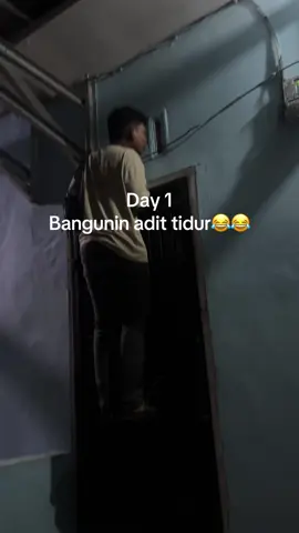 Dit bangun dit😂@Ditz #fypage #jambipride🏴‍☠️ #bangunin #viraltiktok 