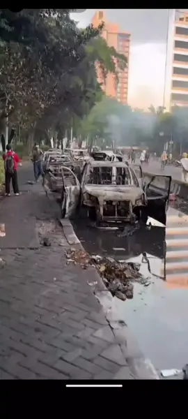 demo semakin rame , petugas kuwalahan #ojolberduka #viral #fyp #DPR #dprian 