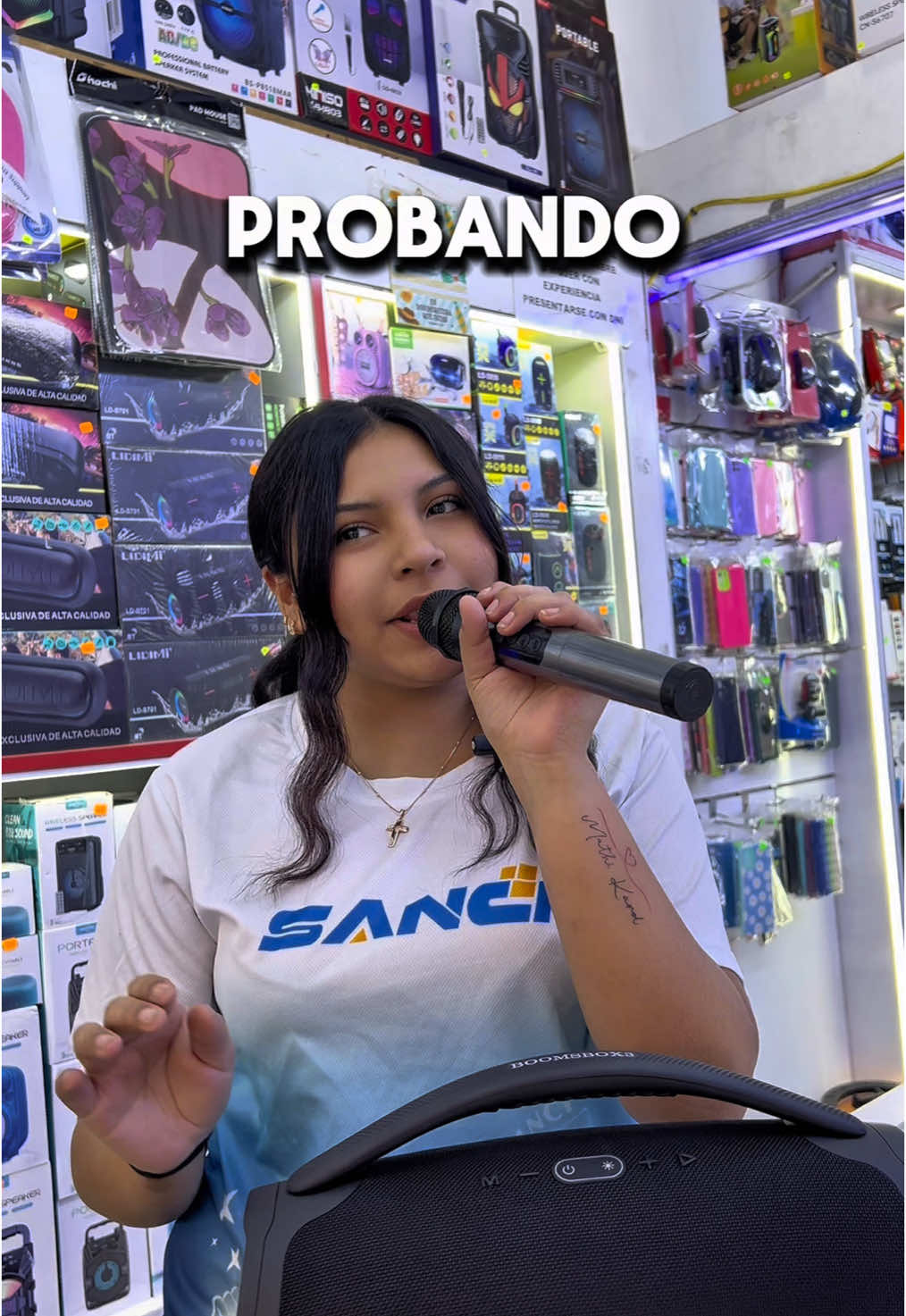 🎶 Parlante potente con 2 micrófonos incluidos 🎤🎤 Perfecto para tus fiestas y karaoke en casa 🔊🔥 👉 Escríbenos un mensaje y separa el tuyo hoy mismo. #Parlante #KaraokeEnCasa #Promoción #Ofertas