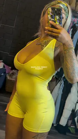 Been loving yellow lately !!💛💛 #fyp#romper#foryou 