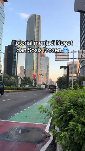 🚍: Aku datang para calon frozen food berjalanku~ #transjakarta #jakarta #buswayjakarta #pejuangrupiah #publictransport #tije 
