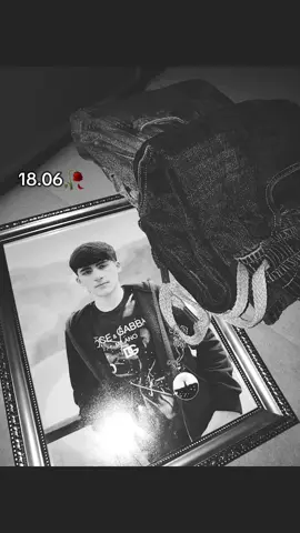Cənnət mələyim ruhun şad olsun gözəl gözlüm..😔 Yanımızda olmasanda, bizdən hər nə qədər uzağda olsan, bilirəm əminəmki bizə bizdəndə yaxınasan sən🥲 Qəlbimdə buraxdığın sağalmaz əbədi yaranın  ağrısından daha çox sənsizlik sızladır körpə QAQAMM🥺💔#sarı900 #Ümid #ümidniftəliyev @𝒮𝒶𝓇𝒾 