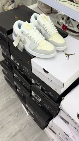 Đẹp quá 😍#xuhuongtiktok #vairal #thinhhanh24h #jordan1low #jordanparis 