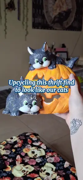 Such a cute craft to do! So glad we have a little piece of decor just for our babies🐈‍⬛🐱 #halloweencrafts #spookyseason #diyhalloween #halloweendecor #thrifting 