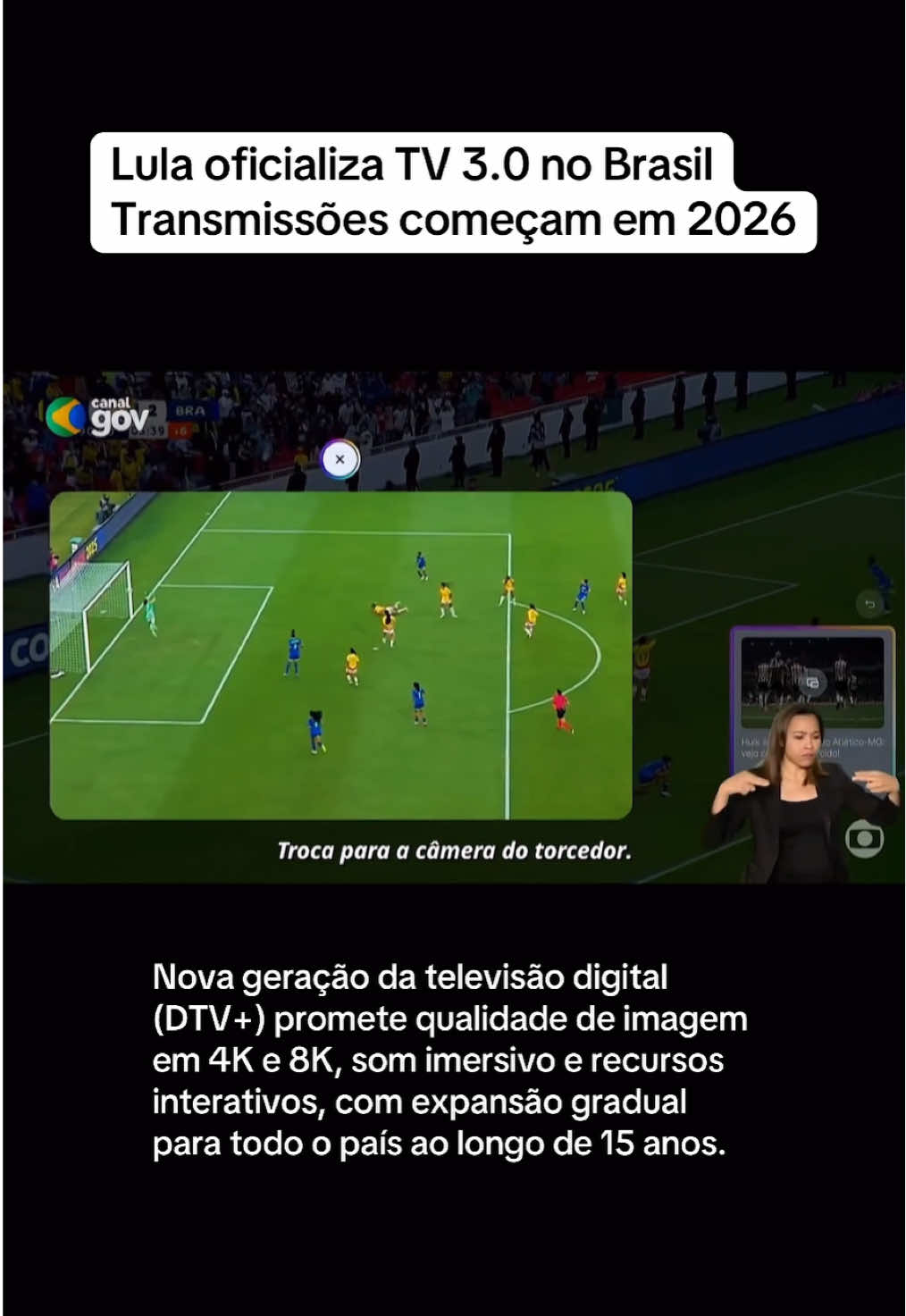 O presidente Luiz Inácio Lula da Silva (PT) assinou, nesta quarta-feira (27), o decreto que institui no Brasil a TV 3.0, também chamada de DTV+. O novo padrão de televisão digital, considerado um dos mais avançados do mundo, integra recursos da TV aberta e da internet, oferecendo imagem em alta definição (4K e 8K), som imersivo e maior interatividade, como enquetes, compras em tempo real e publicidade personalizada. As primeiras transmissões estão previstas para 2026, inicialmente em grandes capitais, com expectativa de alcançar o público já durante a Copa do Mundo. A expansão para todo o território nacional deve levar cerca de 15 anos. Num primeiro momento, será necessário adquirir um conversor, estimado entre R$ 300 e R$ 350, para acessar os recursos da DTV+. O governo estuda formas de subsidiar o equipamento para famílias de baixa renda, a exemplo da transição do sinal analógico para o digital. Segundo o Ministério das Comunicações, a TV 3.0 não exigirá conexão à internet para entregar imagem e som de alta qualidade, mas, ao ser conectada, ampliará as opções de personalização e interatividade. O objetivo é que, futuramente, os televisores já saiam de fábrica com a tecnologia integrada. A iniciativa reafirma o papel democrático da TV aberta no Brasil, ao mesmo tempo em que moderniza a experiência do espectador, transformando os canais em aplicativos e tornando a televisão “um grande celular na sala de estar”, nas palavras do ministro das Comunicações, Frederico de Siqueira Filho. #dtv #brasil #lula #tv #governo 