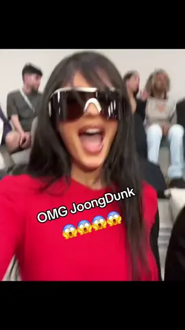 para todos . segun bi en X es una sobre de toallita facial. q dan en los hoteles en roma. damos bastante cariño a los niños. #joongdunk #joongarchen #dunknatachai 