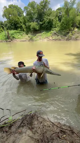 @Hunterdubs.fwtx with a Monster Gar🐊 Book now‼️ #garfishing #bigfish #texas #fyp #fishing 