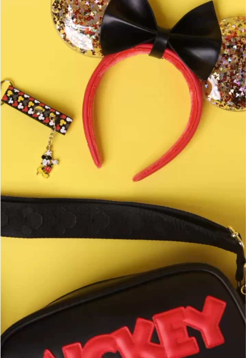 Add a dash of #Disney to your look ❤️✨ 