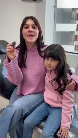 @ornellacm nos cuenta lo feliz que salió su hijita después de su limpieza dental en Clínica Bio 🦷💙. Para nosotros, la tranquilidad de mamá y la sonrisa de los pequeños son lo más importante. ✨ Agenda tu cita al +51 908 843 141 📞 y ubícanos en Av. Bolívar 472, Miraflores 📍