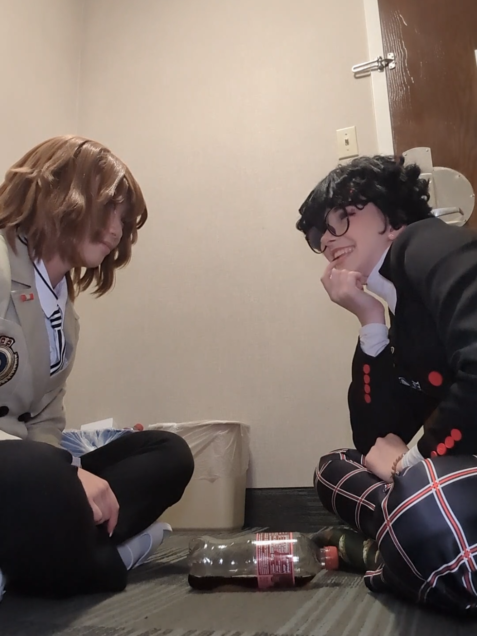 it was so cramped in that damn closet . Akechi:@☆◖ Neo ◗☆  . #renamamiyacosplay #goroakechicosplay #persona5 #shuake #otakon2025 