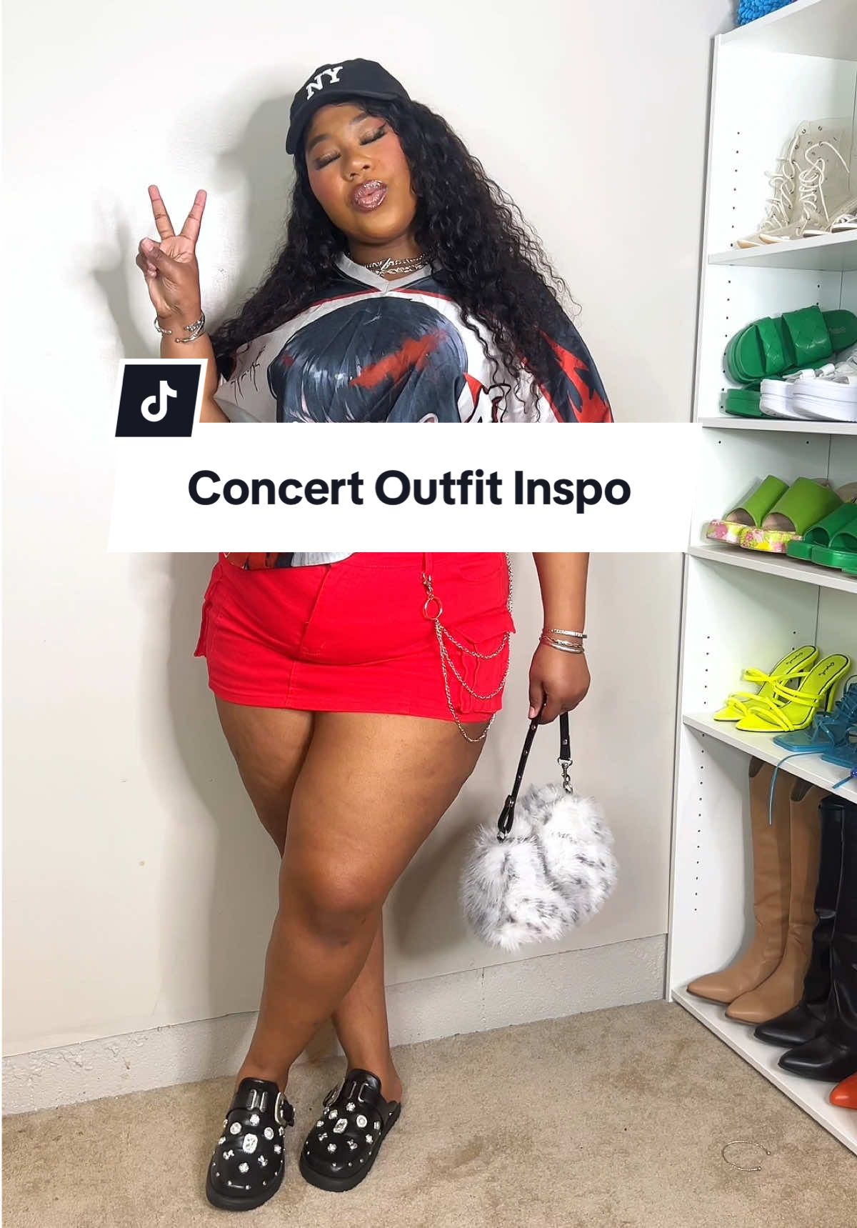 Day two of 7 days of concert looks and I just love a comfortable cute look!  #outfitideas #outfitinspo #concertoutfit #plussizeoutfitideas #curvyoutfits 