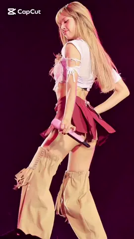 Lisa Whistle In Wembley #blackpink #lisa #deadlineworldtour #BLACKPINK_DEADLINE #wembleystadium 