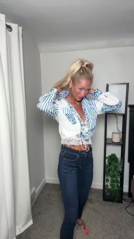 Dress this shirt up or down! #westernfashion #blouse #westernstyle #buttondown 