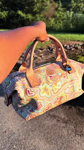 I may be a @Poshmark + @Dooney and Bourke girl now 🫣😭 why nobody didn't tell me they have vintage finds like this!? 
