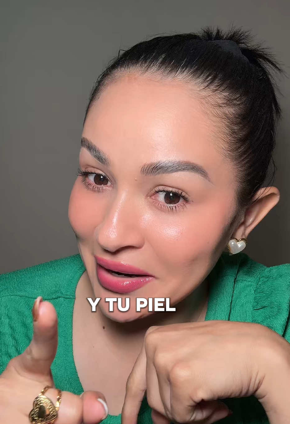 Respuesta a @Blancavicente502 claro que si amiga si puedes pero amiga mejor usa suero de retinol por las noches y vitamina C por las mañanas 