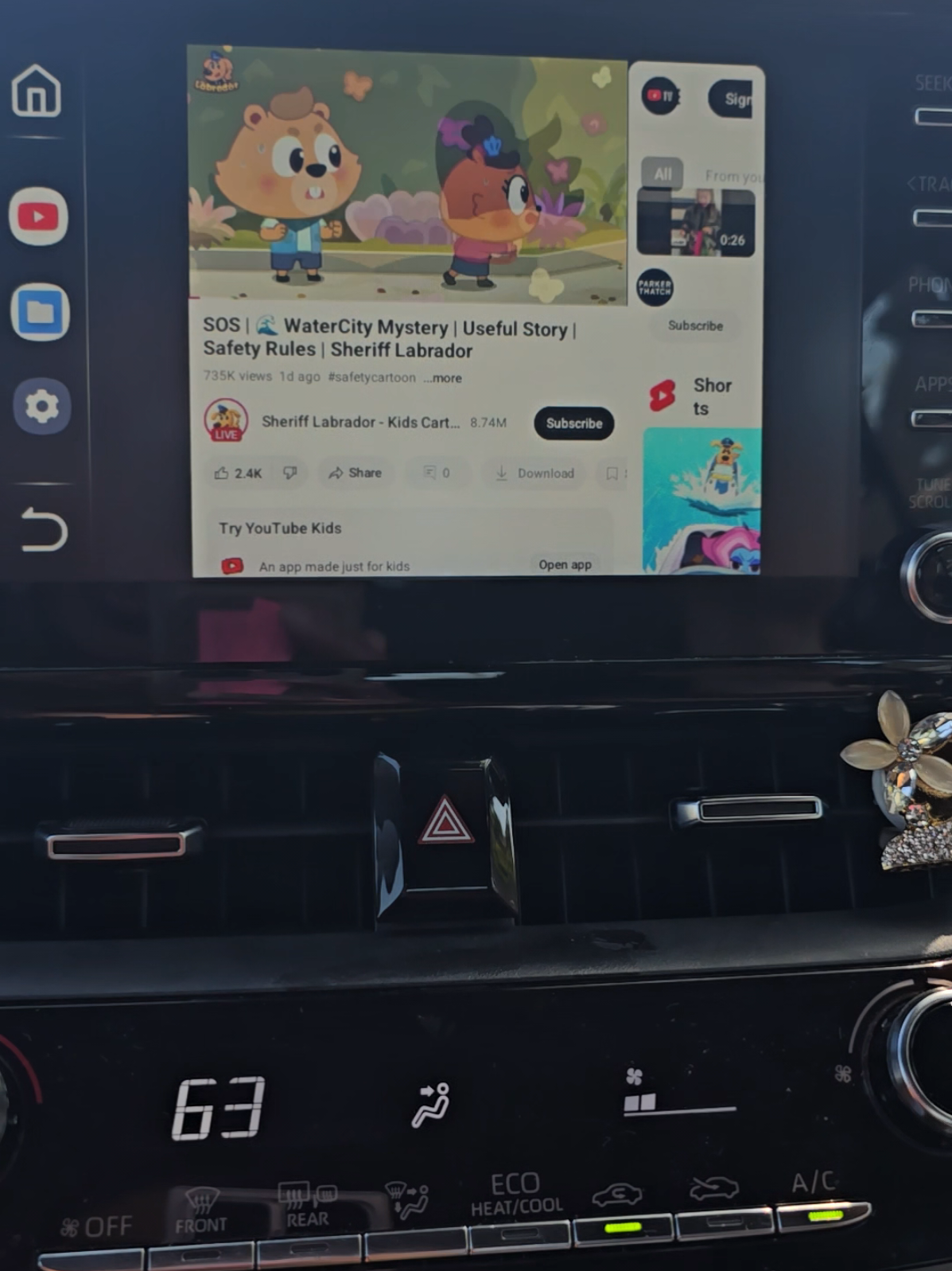 lo que toda mamá  necesita para su auto al conducir con su hijo#momhacks #caraccessories #carplay #wireless #adaptadorcarplay 