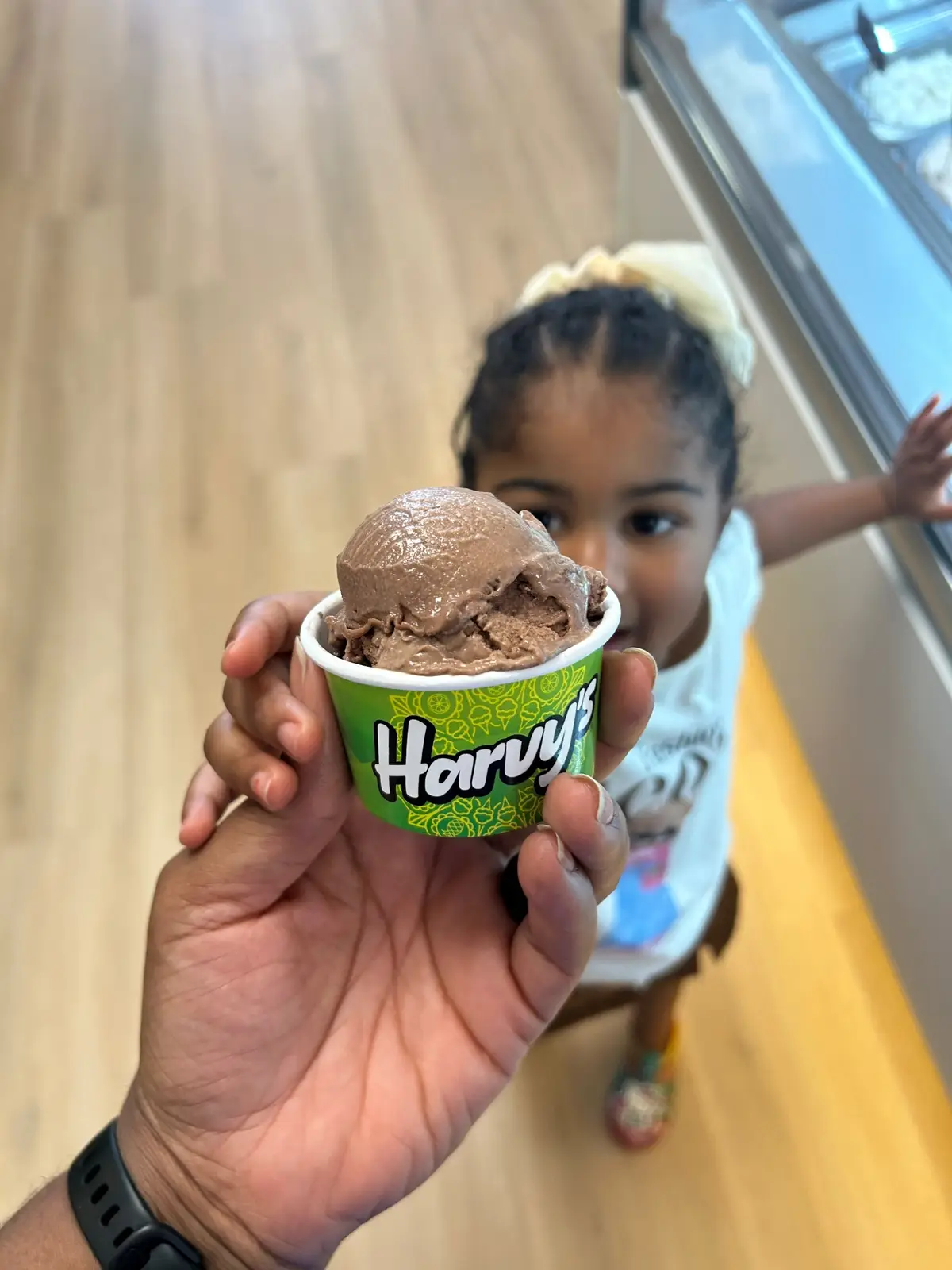 There’s an Indian ice cream shop called Harvy’s in Cary, NC and Ankita and I got to try 😍. I ordered rasmali ice cream and Ankita ordered chocolate. Both were 🔥🔥🔥 They offer more dessert items and even hot foods like paneer tikka pizza 👀 Our visit was unplanned, short and without dad so we’ll definitely be back 😌 #indian #cary #desserts #icecream #nc 
