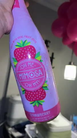 Yall this drink had me feeling GOODT 😩 and I mixed it with some juice and that just topped it off 😭 definitely going to get more bottles 🤸🏾‍♀️ #fyp #mimosa #review #Charleston #strawberry 