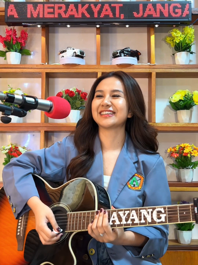 Surat Buat Wakil Rakyat- lwan Fals, Guitar Cover Mayang Lucyana Fitri,  Wakil Rakyat Seharusya Merakyat Jangan Joget-Joget Waktu Sidang Soal Rakyat #iwanfalsofficial  #dprri  #fyppppppp 