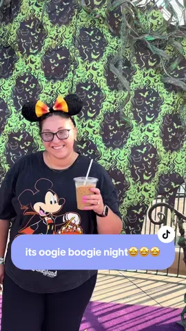 my first time at oogie boogie✨✨✨ iced coffee do your magic 🪄 #oogieboogie #dca #disneyhalloween #disneyinfluencer #disneycontentcreator 