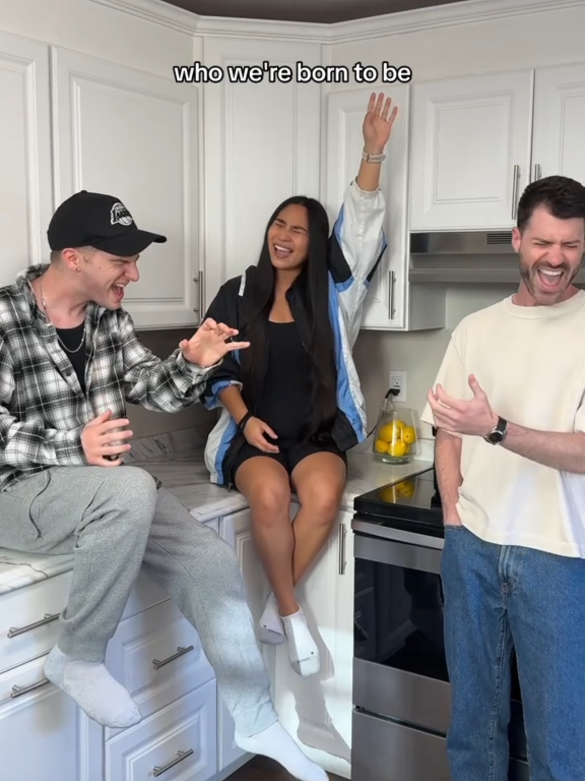 GOLDEN VOICES 😲🌟🎤 Jessica Sanchez also caught the “K-Pop Demon Hunters” fever! In a video with TikTok stars Jonathan Tilkin and Anthony Gargiula, Jessica belted out the high notes of “Golden” by Huntrix. Courtesy: Jonathan Tilkin/TikTok