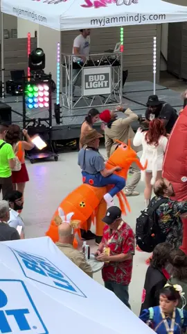 Dude moved quick on that costume #dragoncon #radioactiveshrimp #walmart #meme #cosplay 