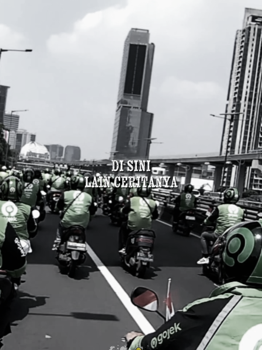 innalilahi wa innailaihi rojiun, semoga Husnul khatimah tuk Alm. Affan Kurniawan, semoga keadilan akan terbuka.  #CapCut #dpr #brimob  #keadilan #gibranrakabuming  (video: acara konvoi gojek 17 Agustus 2025)