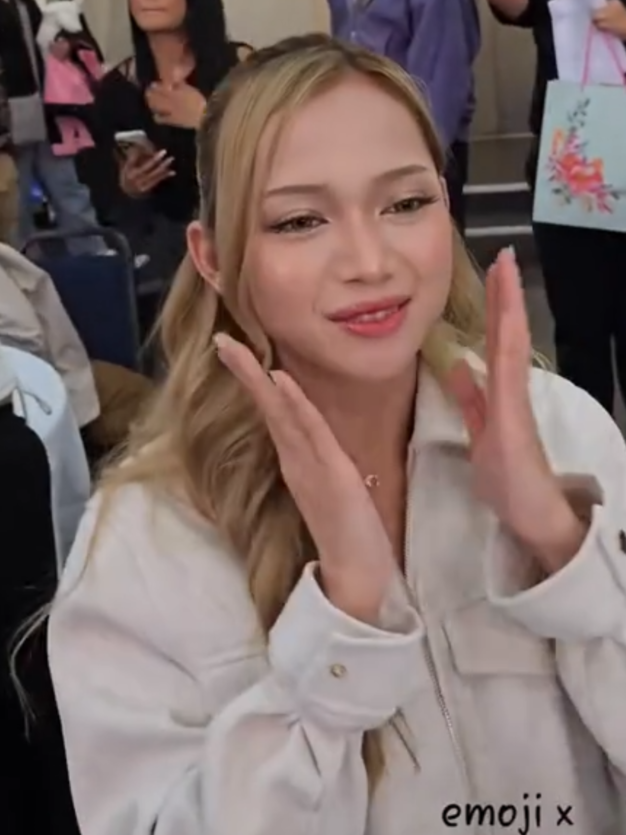 super munyika mo @G W E N super ganda..nakaka star struck ka girl. ikaw n tlga ang bias wrecker ng lahat. 😍😍😍 #binibirminghamfanmeet #BINI #BINI_PH @Bini Aiah Arceta @loiverever౨ৎ @MIKHA LIM. @Sheena Catacutan @C O L E T :):) @STACEY @JHOANNA 