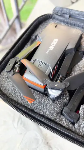 📦 Drone D94 con doble cámara 4K HD Graba desde el aire y desde abajo con su cámara frontal ajustable y cámara inferior. ¡Ideal para tomas increíbles, selfies aéreas y vistas panorámicas! ✔️ Control remoto fácil de usar ✔️ Estabilidad con sensor óptico ✔️ Incluye 3 baterías 🔋 🚚 Envío rápido y gratis #drone #4k #techo #shoppingtiktokshop #camera 
