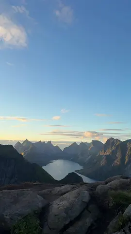 Chasing golden hour before it fades to black 🌅 📷 @everchanginghorizon with Insta360 X5 #insta360 #insta360x5 #lofoten #norway #fyp 