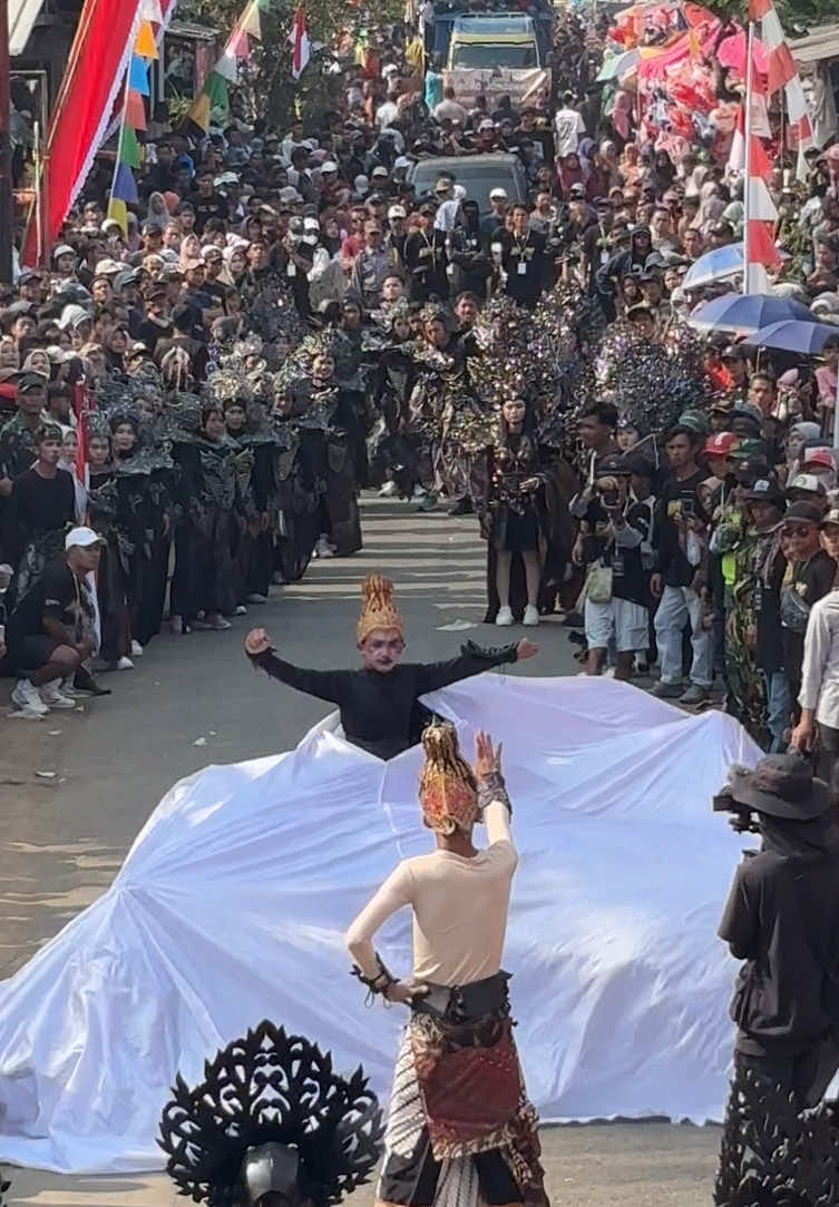 dijalan party dipanggung penghormatan pentas seni 👋🏻 @KARPA PUNDUHAN OFFICIAL #karnaval #karpa #magelang24jam #k5maximalaudio #soundviral 