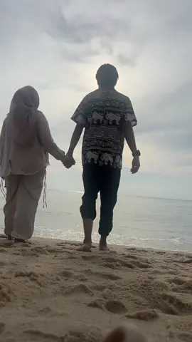 Our soundtrack is the ocean, with a little melody of us🌊🫧🤍