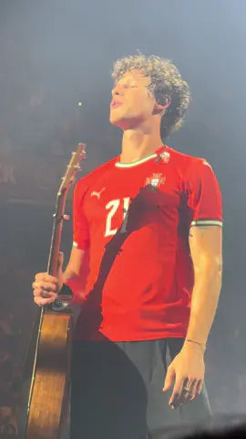 Shawn, honey please have mercy on me ! 😭😩 @Shawn Mendes @ShawnAccess #shawnmendes #portugal🇵🇹 #lisbon #lisboa #ontheroad
