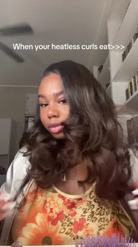 My morning routine.. literally so quick✨ #fyp #foryou #dariajohns #hair #heatlesscurls 