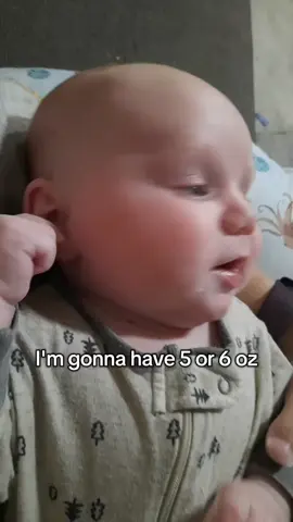 he's my hungry boi #2monthsold #pumping #pumpingmom #babyboy #hungrybaby 