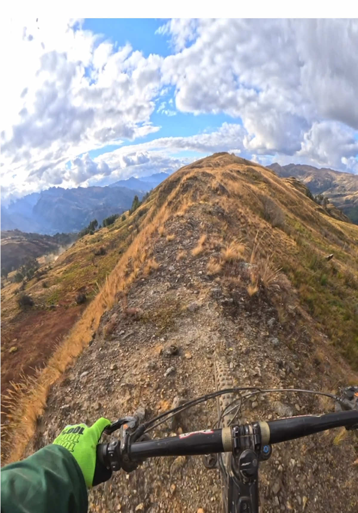 ⛰️+🎶+🚲 #viaje #montaña #naturaleza #chacas_ancash_peru🇵🇪🇵🇪 