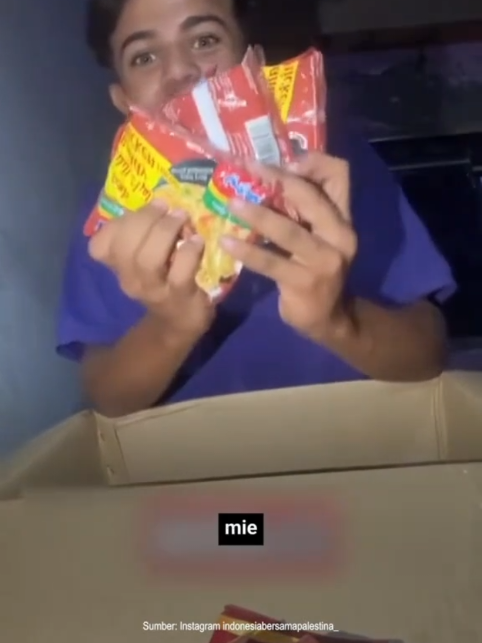 #stitch dengan @Inilah.com mohon maap kalo lidahnya kaku.. pokoknya emak kaya ikut bahagia melihat mereka bisa tersenyum seperti itu... #gaza #pemudagaza #indomie 